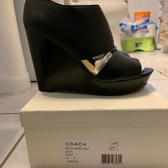 Coach - Picture 2 of 4